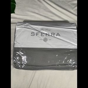 EUC SFERRA Perrio Full/Queen Coverlet Blanket in Silver‎ Grey --DEFECTS--